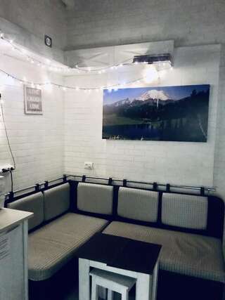 Апартаменты Opera privat room Львов Четырехместный номер с общей ванной комнатой-10