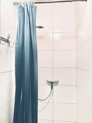 Апартаменты Opera privat room Львов Четырехместный номер с общей ванной комнатой-13