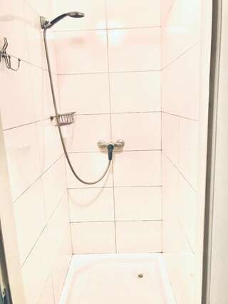 Апартаменты Opera privat room Львов Четырехместный номер с общей ванной комнатой-19