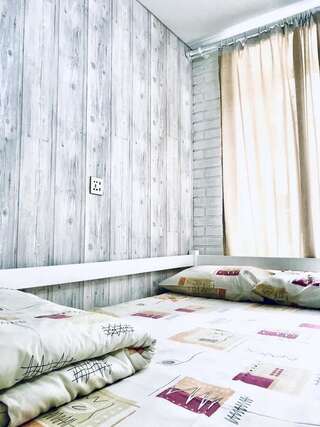 Апартаменты Opera privat room Львов Четырехместный номер с общей ванной комнатой-3