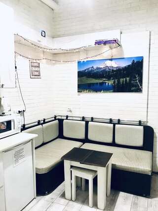 Апартаменты Opera privat room Львов Четырехместный номер с общей ванной комнатой-5