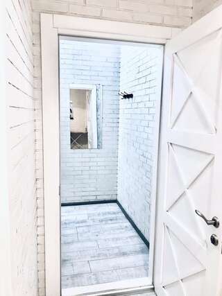 Апартаменты Opera privat room Львов Четырехместный номер с общей ванной комнатой-6